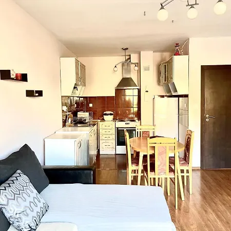 City Center Apartment דירה וארנה